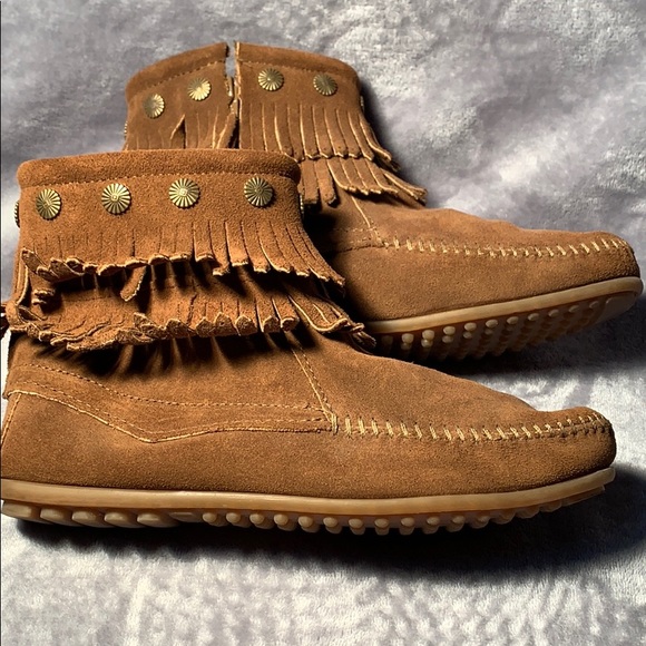 Minnetonka - Double Fringe Zip-up Boot - Picture 5 of 13
